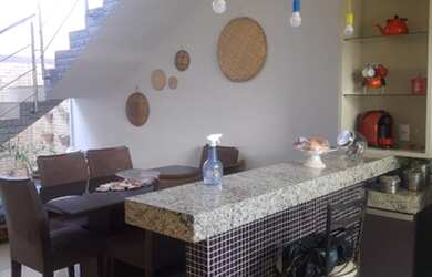 Imagem: A casa em condomínio possui 3 Dormitórios, 2 Banheiros, 2