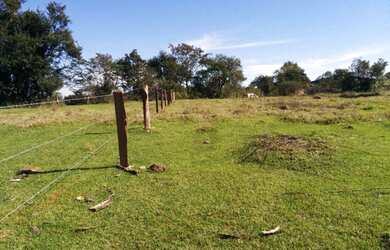 Imagem: O terreno possui 9.000m² de Área e está localizado em Conchas