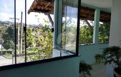 Imagem: A casa em condomínio possui 2 Dormitórios, 2 Banheiros, 3