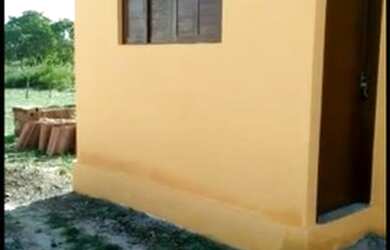 Imagem: A casa possui 2 Dormitórios, 1 Banheiro e 3 Vagas na garagem