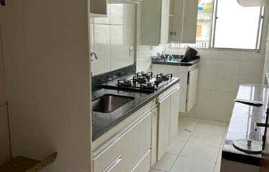 Imagem: O apartamento possui 2 Dormitórios, 1 Banheiro, 1 Vaga na garagem