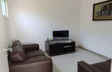 Imagem: A casa possui 4 Dormitórios, 2 Banheiros, 3 Vagas na garagem