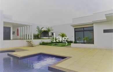 Imagem: A casa em condomínio possui 4 Dormitórios, 5 Banheiros, 5