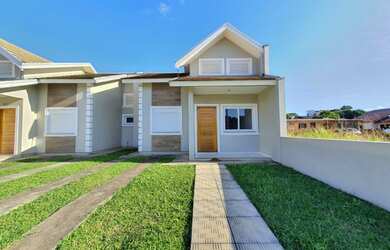 Imagem: A casa possui 2 Dormitórios, 2 Banheiros, 2 Vagas na garagem