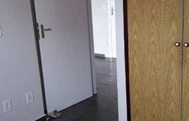 Imagem: O apartamento possui 1 Dormitório, 1 Banheiro, 1 Vaga na garagem