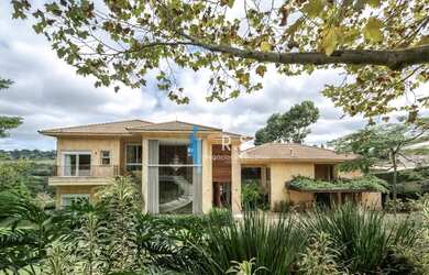 Imagem: A casa possui 5 Dormitórios, 5 Banheiros, 1.089m² de Área