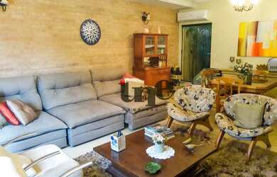 Imagem: A casa em condomínio possui 5 Dormitórios, 5 Banheiros, 4