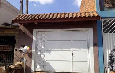 Imagem: A casa possui 2 Dormitórios, 1 Banheiro, 1 Vaga na garagem