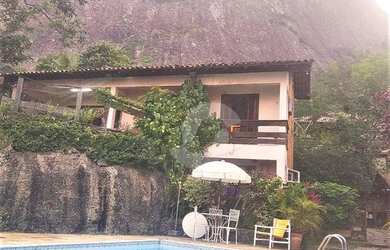 Imagem: A casa em condomínio possui 5 Dormitórios, 5 Banheiros, 5