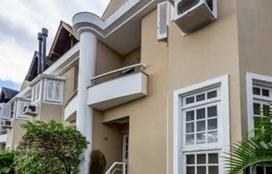 Imagem: A casa em condomínio possui 4 Dormitórios, 3 Banheiros, 2