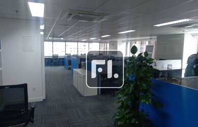 Imagem: O depósito possui 5 Vagas na garagem, 363m² de Área e está