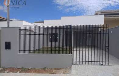 Imagem: A casa possui 2 Dormitórios, 1 Banheiro, 2 Vagas na garagem