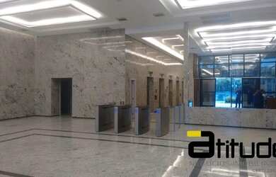 Imagem: O depósito possui 5 Vagas na garagem e 677m² de Área e está