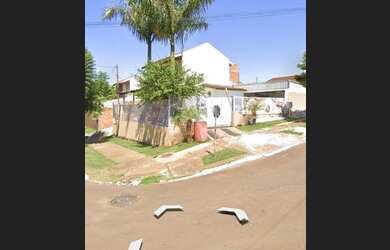 Imagem: A casa possui 1 Dormitório, 1 Banheiro, 2 Vagas na garagem