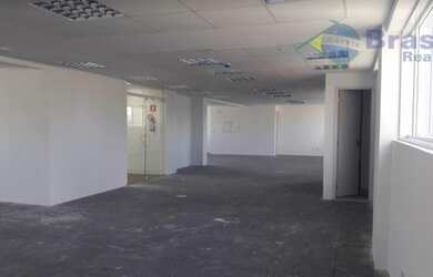 Imagem: O depósito possui 4 Vagas na garagem, 187m² de Área e está