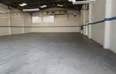Imagem: O depósito possui 5 Vagas na garagem, 750-0m² de Área e está