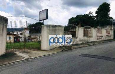 Imagem: A casa possui 2 Dormitórios, 2 Banheiros, 2 Vagas na garagem