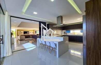 Imagem: A casa em condomínio possui 4 Dormitórios, 5 Banheiros, 4