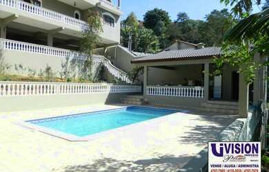 Imagem: A casa possui 3 Dormitórios, 2 Banheiros, 507m² de Área e