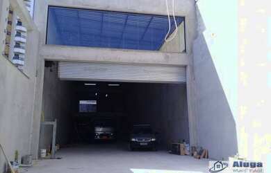 Imagem: O depósito possui 4 Vagas na garagem, 400m² de Área e está