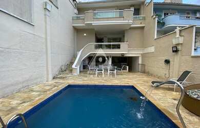 Imagem: A casa em condomínio possui 3 Dormitórios, 5 Banheiros, 2