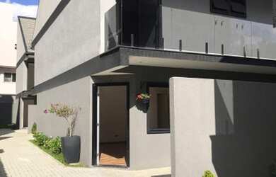 Imagem: A casa em condomínio possui 3 Dormitórios, 3 Banheiros, 2