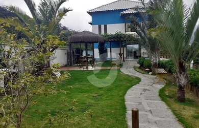 Imagem: A casa em condomínio possui 3 Dormitórios, 1 Banheiro, 2 Vagas