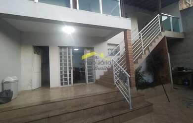 Imagem: O depósito possui 300m² de Área e está localizado em Palmeiras