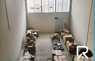 Imagem: O depósito possui 448m² de Área e está localizado em Centro
