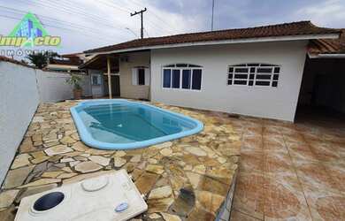 Imagem: A casa possui 3 Dormitórios, 1 Banheiro, 3 Vagas na garagem