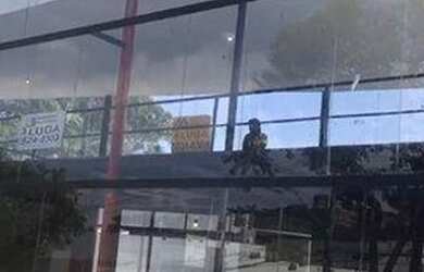 Imagem: O depósito possui 5 Vagas na garagem e 380m² de Área e está