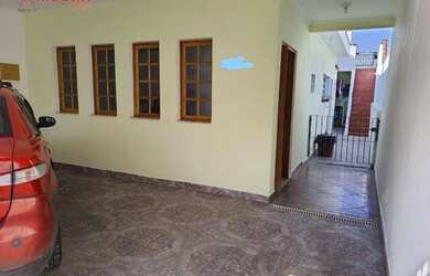 Imagem: A casa possui 3 Dormitórios, 4 Banheiros, 2 Vagas na garagem