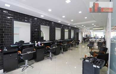 Imagem: O depósito possui 5 Vagas na garagem, 450m² de Área e está