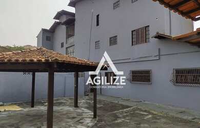 Imagem: A casa possui 4 Dormitórios, 5 Banheiros, 4 Vagas na garagem