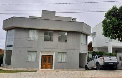 Imagem: A casa em condomínio possui 3 Dormitórios, 4 Banheiros, 2