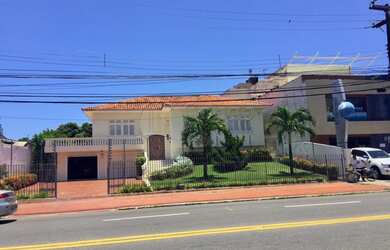 Imagem: O depósito possui 2 Vagas na garagem, 1.628m² de Área e