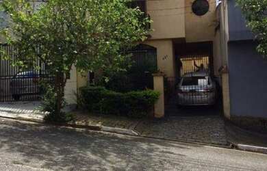 Imagem: A casa possui 3 Dormitórios, 3 Banheiros, 3 Vagas na garagem