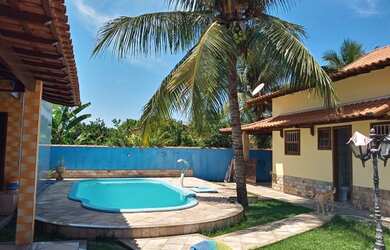 Imagem: A casa possui 3 Dormitórios, 5 Banheiros, 3 Vagas na garagem