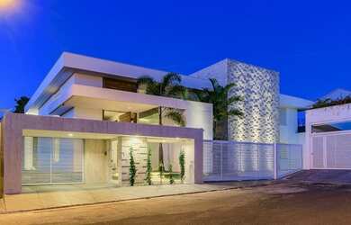 Imagem: A casa possui 5 Dormitórios, 5 Banheiros, 5 Vagas na garagem