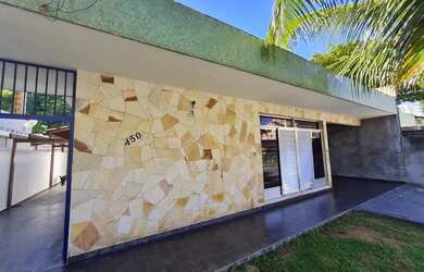 Imagem: A casa possui 2 Dormitórios, 1 Banheiro, 1 Vaga na garagem