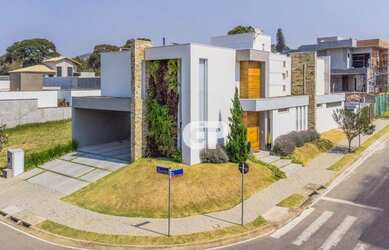 Imagem: A casa em condomínio à venda possui 4 Dormitórios, 5 Banheiros