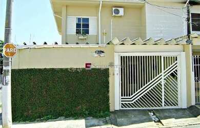 Imagem: A casa possui 2 Dormitórios, 3 Banheiros, 2 Vagas na garagem