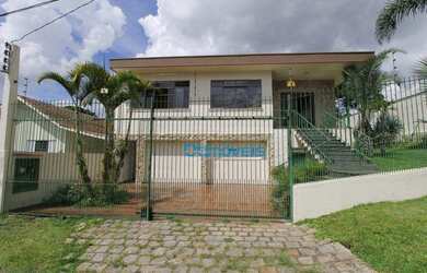 Imagem: A casa possui 3 Dormitórios, 3 Banheiros, 4 Vagas na garagem