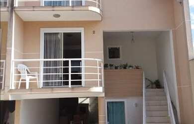 Imagem: A casa em condomínio possui 3 Dormitórios, 1 Banheiro, 2 Vagas