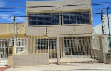 Imagem: A casa possui 5 Dormitórios, 3 Banheiros, 2 Vagas na garagem