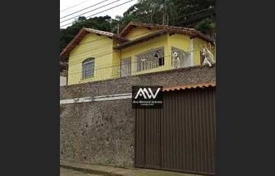 Imagem: A casa possui 3 Dormitórios, 2 Banheiros, 1 Vaga na garagem