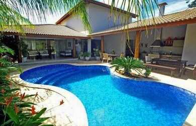 Imagem: A casa possui 4 Dormitórios, 4 Banheiros, 4 Vagas na garagem