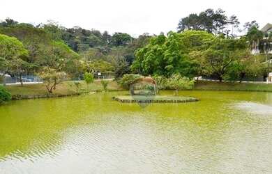 Imagem: O terreno possui 1.221m² de Área, Churrasqueira, Piscina e