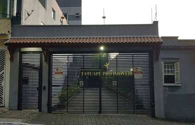 Imagem: A casa possui 3 Dormitórios, 3 Banheiros, 2 Vagas na garagem