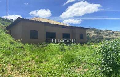 Imagem: A casa possui 4 Dormitórios, 5 Banheiros e 1300m² de Área